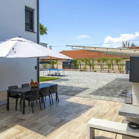 Estate 3 - Krk By Guide Apartman Malinska