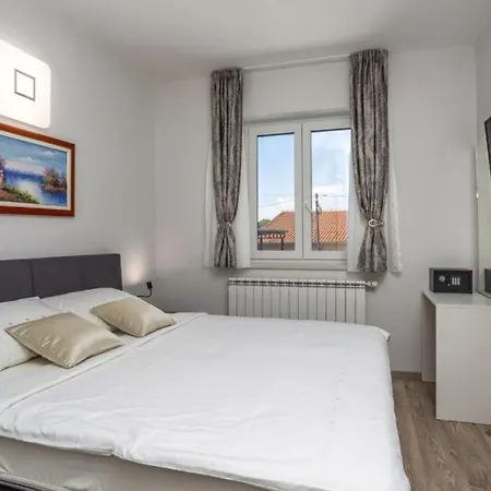 Estate 3 - Krk By Guide Apartman Malinska