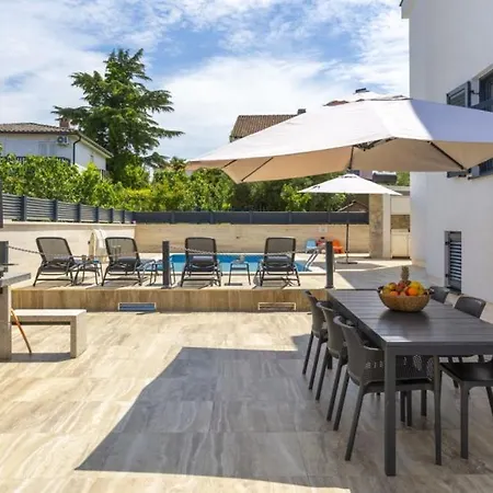 Apartman Estate 3 - Krk By Guide *