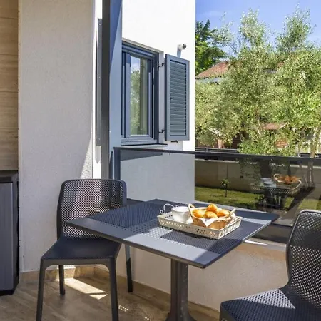 Estate 3 - Krk By Guide Apartman *