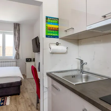 Estate 3 - Krk By Guide