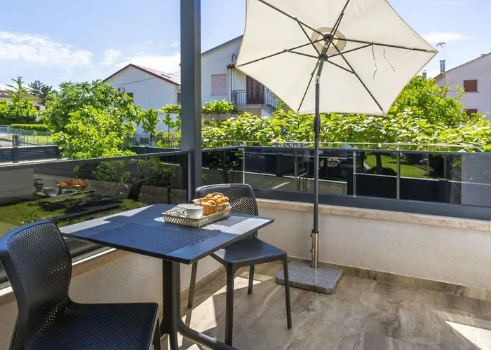 Estate 3 - Krk By Guide *