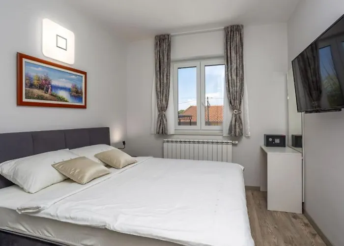 Estate 3 - Krk By Guide Apartment Malinska