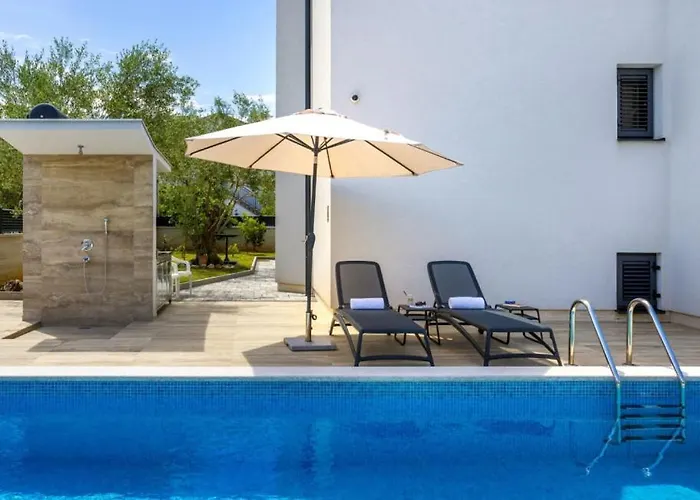 Estate 3 - Krk By Guide Apartment *